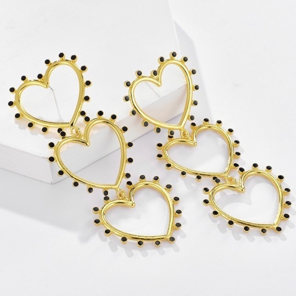 3/$30 💛 Large Heart Drop Earrings - Picture 5 of 6